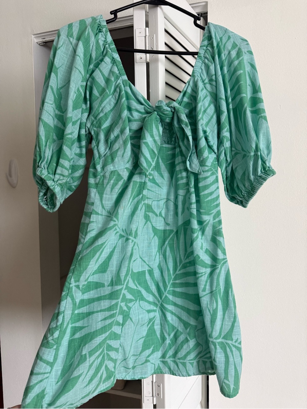 Billabong Mint Green Leaf Tie-Front Puff Sleeve Tunic